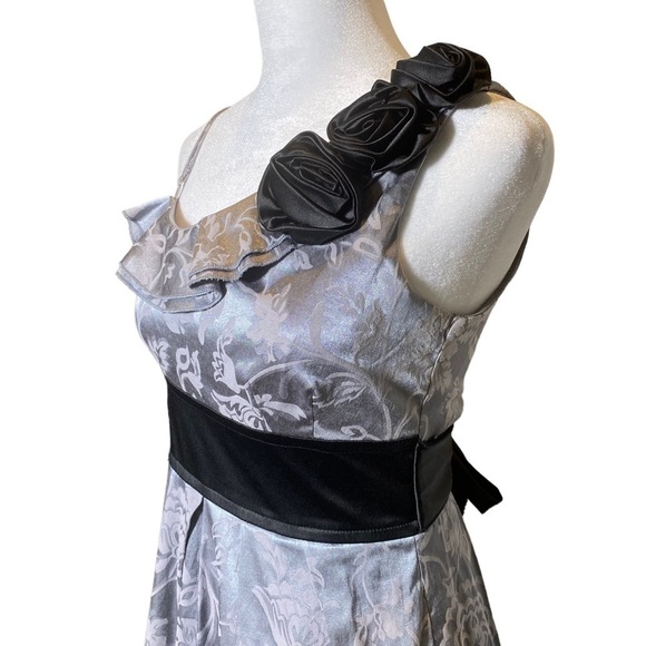 Speechless size 5 gray silver brocade ruffles rosettes prom formal events dress - Picture 3 of 15